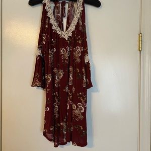 Exposed shoulder top